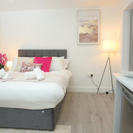 Luxury Private Ensuite And Kitchenette Room Near Luton Airport 4 Min Drive Exterior photo