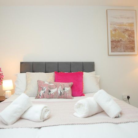 Luxury Private Ensuite And Kitchenette Room Near Luton Airport 4 Min Drive Exterior photo