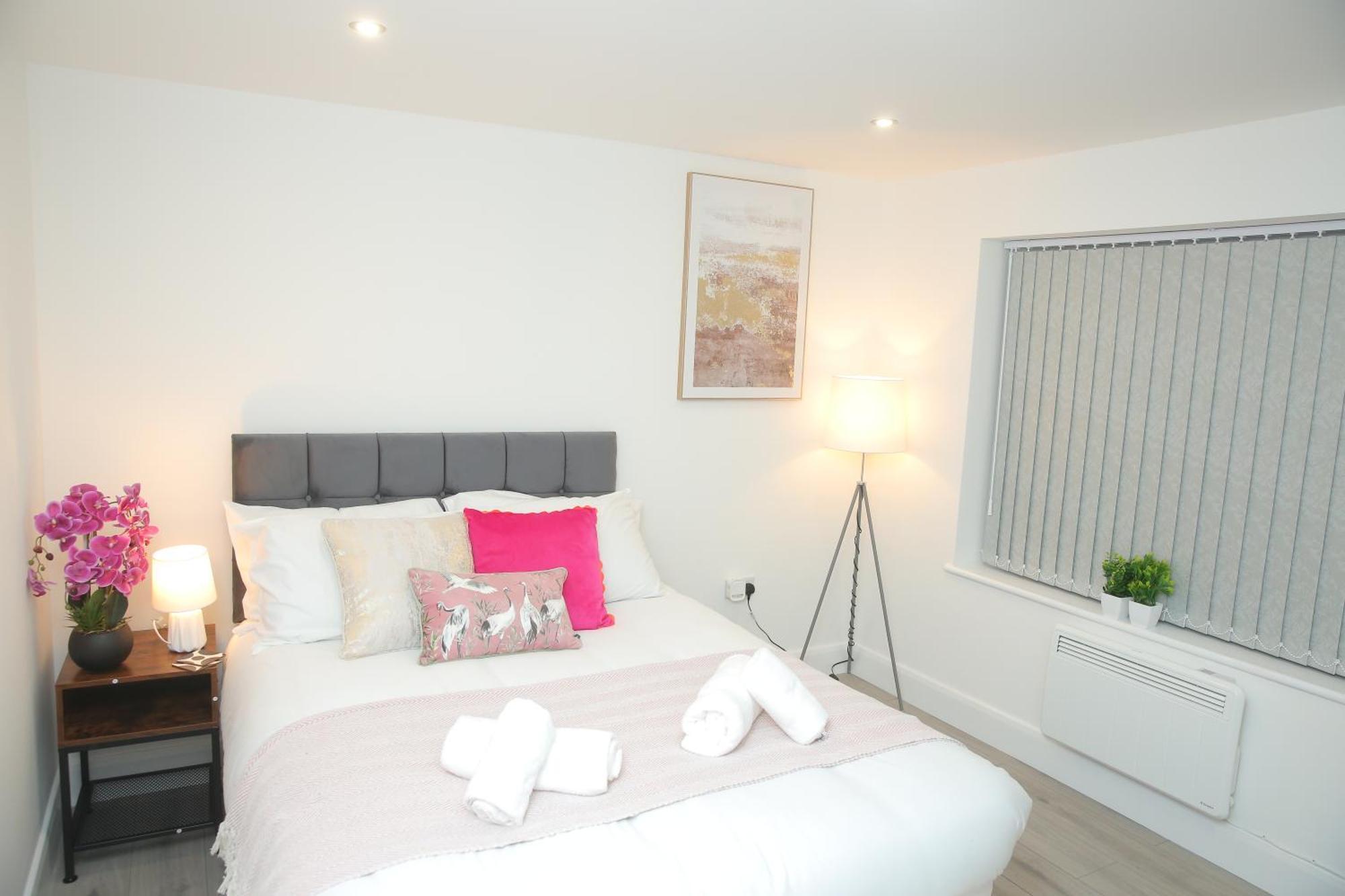 Luxury Private Ensuite And Kitchenette Room Near Luton Airport 4 Min Drive Exterior photo