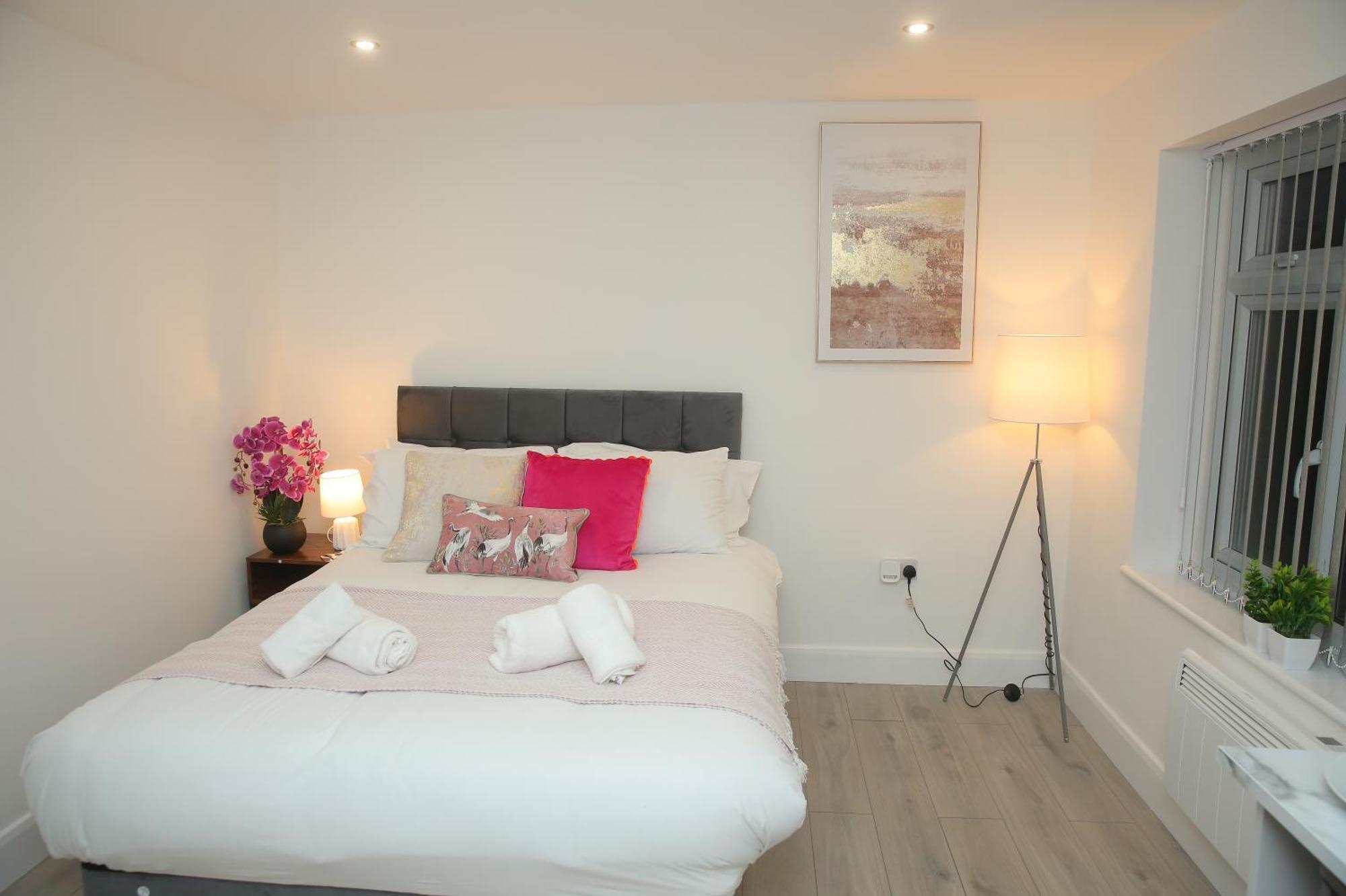 Luxury Private Ensuite And Kitchenette Room Near Luton Airport 4 Min Drive Exterior photo